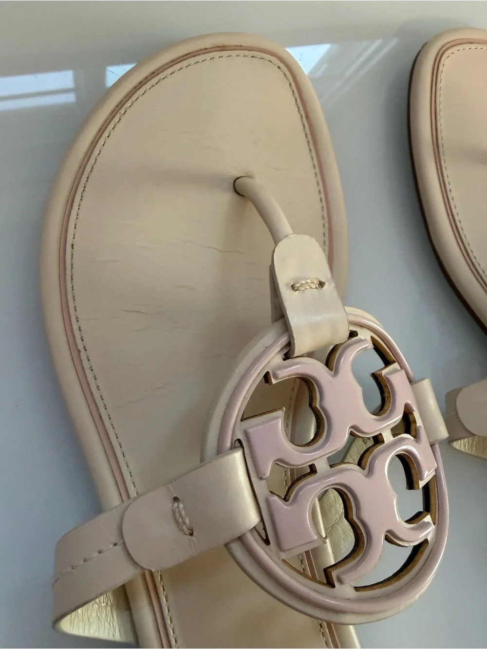 NWOT Tory Burch Miller Leather Logo Thong Sandals in Nude Pink